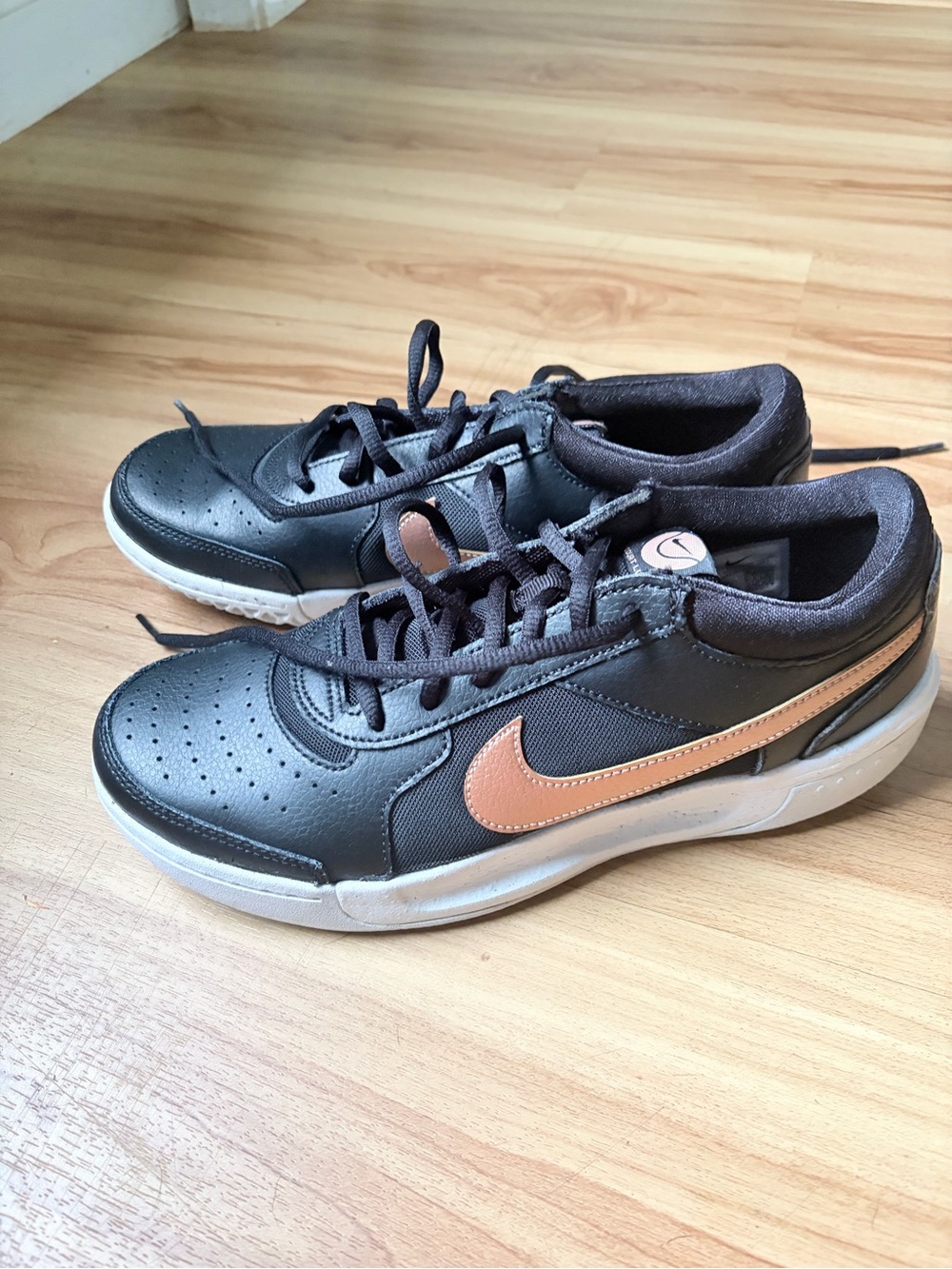 Nike women’s court zoom lite Sneakers